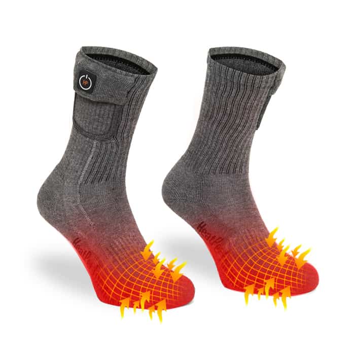 Dünne beheizbare Socken für den Radsport, passend für Fahrradschuhe, vor weißem Hintergrund