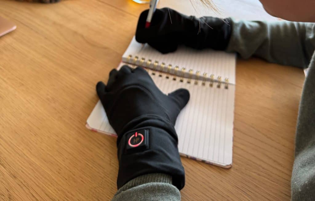 Vous avez les mains froides à la maison ? Avec nos gants d'intérieur chauffants, c'est du passé.